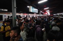 KA Keluar Asap Tertangani, Perjalanan Commuter Line Kembali Normal