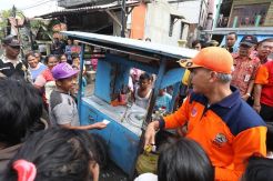 Curhat Dua Hari Kebanjiran, Warga Semarang Ditraktir Mi Ayam