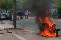 Ditinggal Parkir, Motor Terbakar di Depan Kantor Kejari