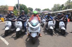 Kendarai Motor Listrik, Irsyad Pimpin Ratusan Rider Jelajahi Pasuruan
