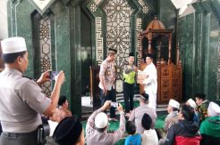Kampanye Awas Longsor! Polisi Salat Jumat Keliling
