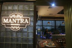 Menikmati Masakan Khas Minang dan Manado di Mantra Indonesia