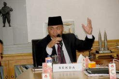 Pemkab Musi Banyuasin Turun Tangan Perbaiki Jalan Provinsi yang Rusak