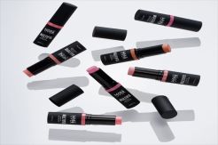 Membuat Rona Wajah Segar Sepanjang Hari dengan Blush On
