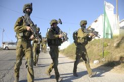 Israel Blokir Akses...