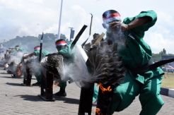 Hari Juang Kartika, Atraksi Prajurit TNI AD Bikin Deg-degan