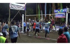 Caleg Perindo Buka Turnamen Voli dan Serahkan Asuransi Kematian