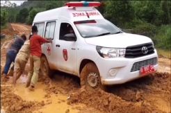 Wabup Kobar Apresiasi Aksi Tim Medis di Jalan Berlumpur