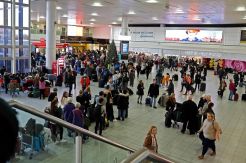 Polisi Pertimbangkan Tembak Jatuh Drone Pengacau Bandara Gatwick