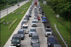 Antrean Kendaraan di Gerbang Tol Palimanan Capai 3 Kilometer