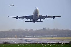 Polisi Inggris Tangkap 2 Pengguna Drone Pengacau Bandara Gatwick