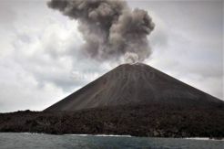 Laporan PVMBG, Gunung Anak Krakatau Erupsi 423 Kali
