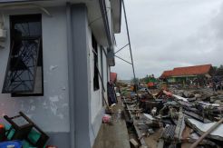 Tim Lantamal III Berhasil Tembus Desa Sumur yang Terisolir
