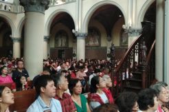 Jemaat Katedral Jakarta Doakan Korban Tsunami Selat Sunda