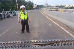 Retak Selebar 10 Cm, Jembatan Layang Cengkareng Ditutup Sementara