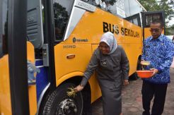 Pemkab Kobar Terima Hibah Bus Sekolah dari Kemenhub