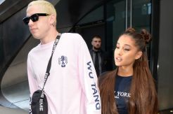 Diputus Ariana Grande, Pete Davidson Nangis di Hadapan sang Ibu