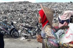 Begini Penampakan Gunung Sampah Setinggi 18 Meter di TPA Rawa Kucing
