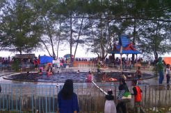 Resmikan Sarana Air Bersih di Pantai Kubu, Bupati Lepas Lampion