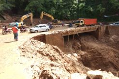 Pembersihan Selesai, Jembatan Siduadua Sudah Dapat Dilewati