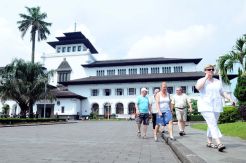 Kunjungan Wisman ke Bandung Turun Drastis