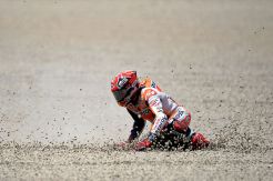 Label Juara Dunia MotoGP 2018 dengan 23 Kali Jatuh Tidak Masuk Akal