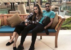 Amir Khan Nikmati Liburan...
