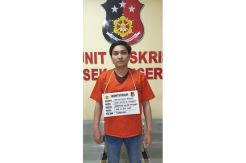 Ancam Sebar Foto Setengah...