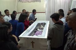 Tangis Keluarga Pecah saat Jenazah Noven Tiba di RS Santo Borromeus