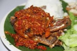 Perpaduan Nikmat Antara Ayam dengan Sambal Mercon