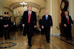 Ucapkan Bye-bye, Trump Walk Out dari Pertemuan dengan Demokrat