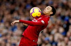 Liverpool Paksa Bek 20 Tahun Tampil dalam Keadaan Cedera?