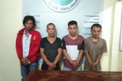 Asyik Nyabu di Kandang Ayam, 4 Pria Parbutaran Dibekuk Polisi
