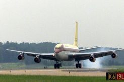 Angkut 9 Orang, Pesawat Kargo Boeing 707 Jatuh di Iran