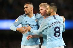 Bungkam 10 Pemain Wolves, City Terus Ganggu Liverpool