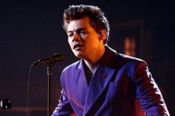 Harry Styles Ketagihan...
