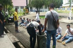 Asyik Minum Tuak, Belasan...