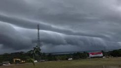 Warga Mamuju Geger dengan Kemunculan Awan Berbentuk Tsunami