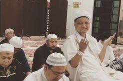 Terlihat Lebih Segar, Ustaz Arifin Ilham Subuh Berjamaah di Penang