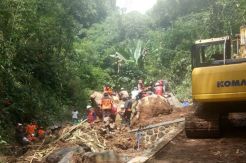 Korban Longsor Wonosobo Diduga Tertimbun Batu Besar