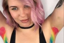 Sedang Hits di Awal Tahun Ini, Rambut Ketiak Warna-Warni