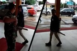Tolak Bayar Bagasi Mahasiswa Bawa Mandau Mengamuk di Bandara