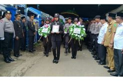 Sejumlah Pejabat Hadiri Pemakaman Suami Rektor UMTS