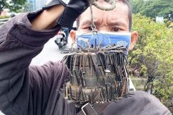 Waspada... Ranjau Paku Menyebar di Jalanan Jakarta