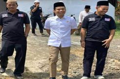 Berfoto dengan Caleg, Mantan Ketua KPU Bantah Jadi Tim Kampanye