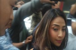 Wajib Lapor, Vanessa Angel Bungkam saat Datangi Mapolda Jatim