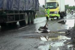 Banjir di Kendal Surut, Terbitlah Jalan Berlubang