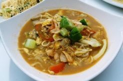 Punya Stok Mi di Rumah? Yuk Buat Makanan Ini untuk Makan Malam