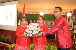Kisah Perjalanan Kemanusiaan Ibu Guru Kembar Dibukukan