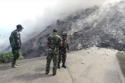 Gunung Karangetang Terus Erupsi, 1 Desa Terisolir Akibat Lava